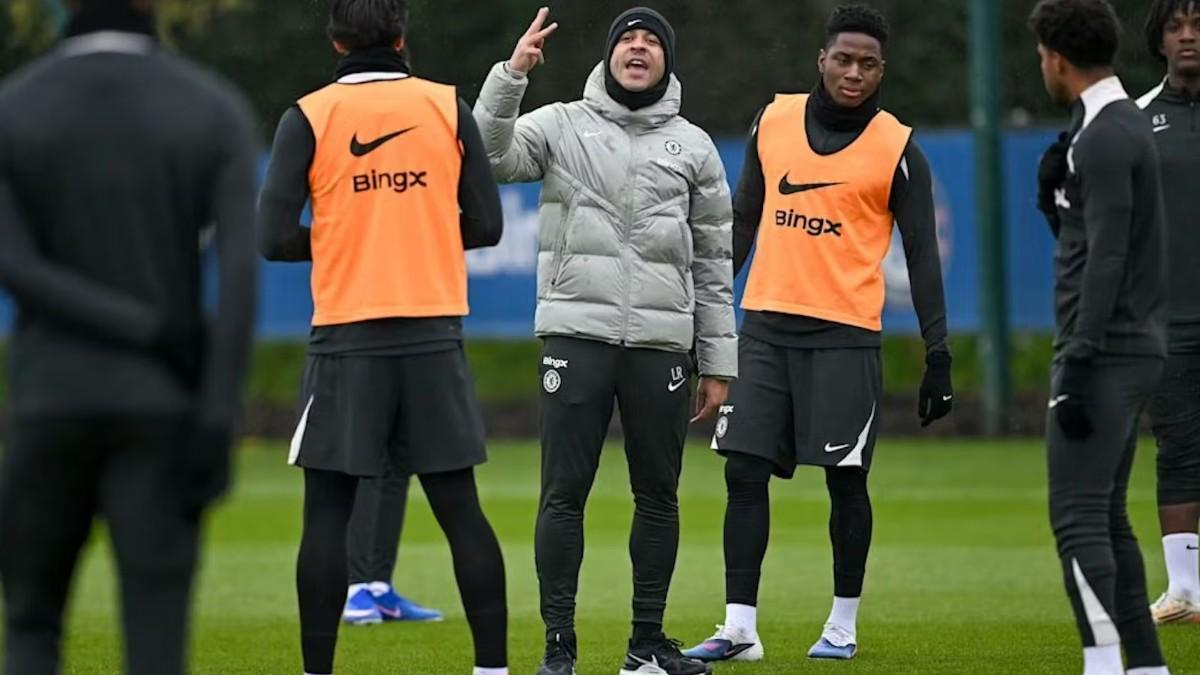 Liam Rosenior ya manda en el Chelsea: “Aquí hay presión desde el primer día”