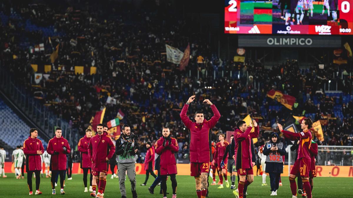 La Roma no se da por vencida y acecha a Inter y Milan