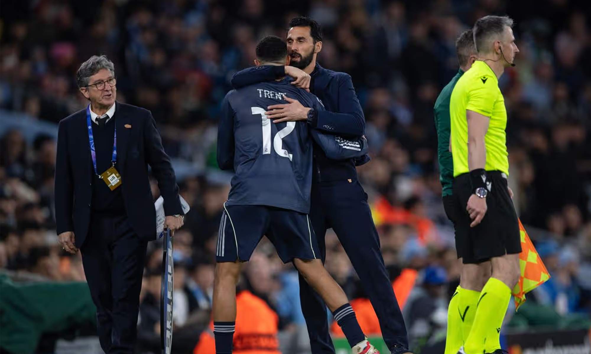 Arbeloa busca solución al problema en la espalda de Alexander Arnold