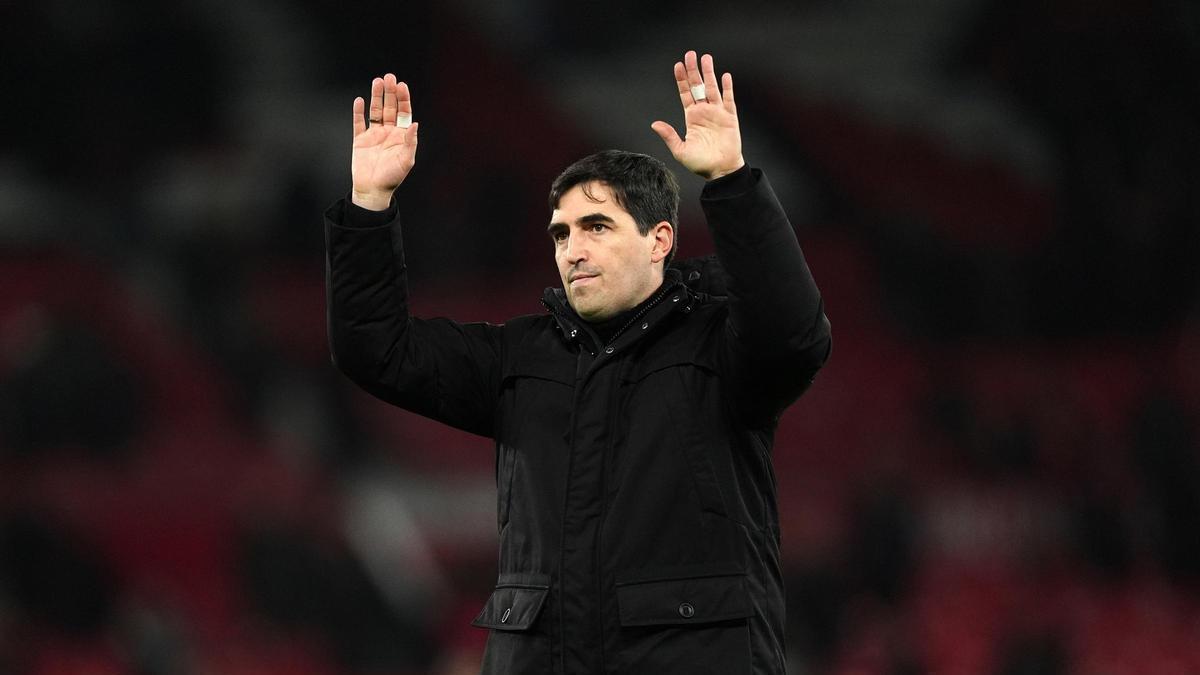 El Chelsea aprieta fuerte por Iraola