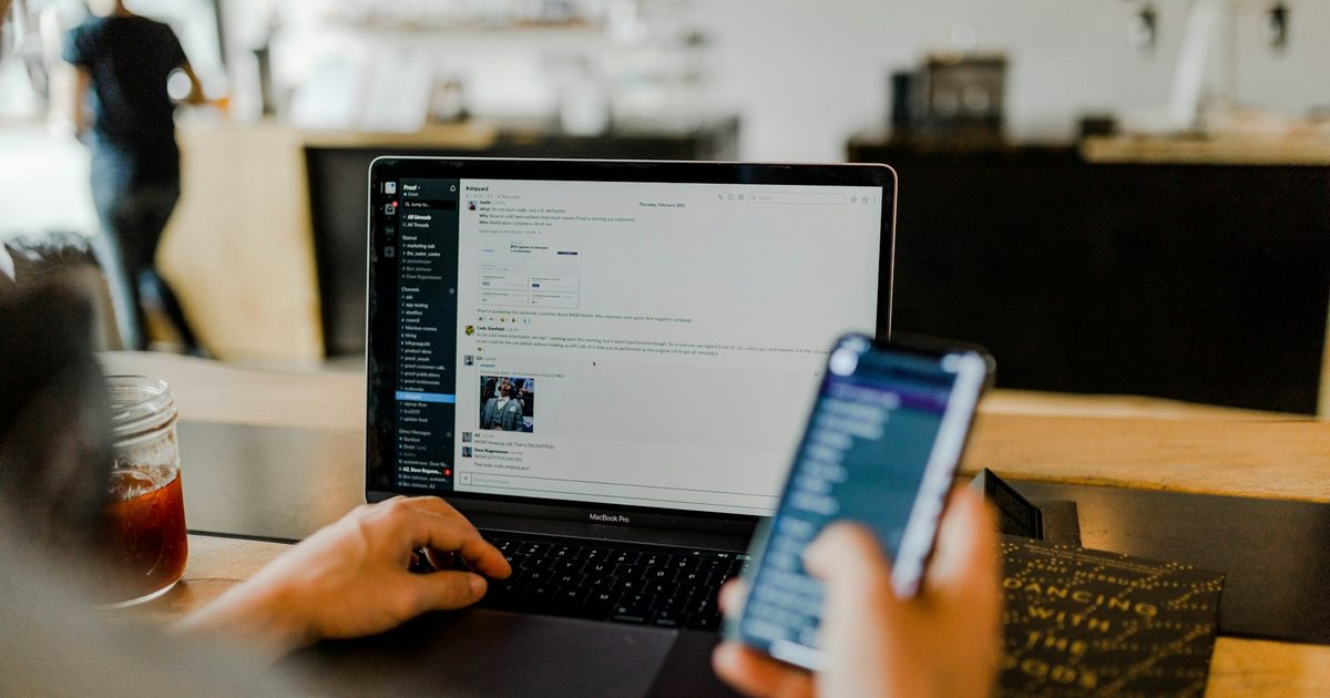 Empresas ya muertas venden los antiguos chats de sus empleados a la IA